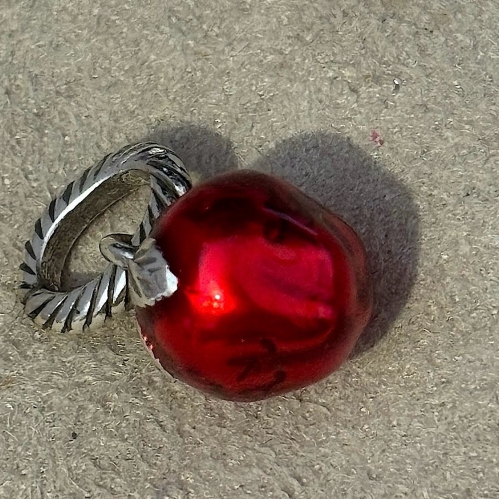 🆕 Brighton New York Big Apple charm in red from the States Collection NWOT - Picture 4 of 4
